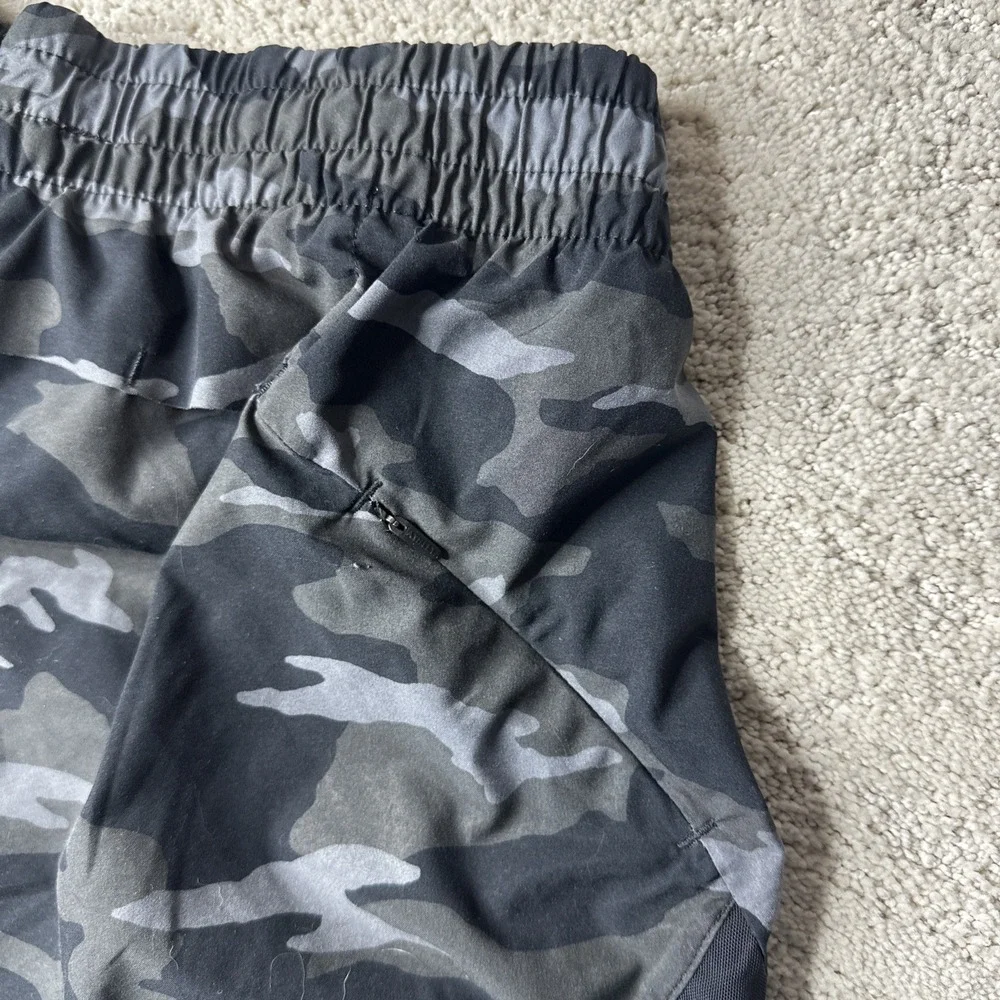 Women's Athleta Small Printed Mesh‎ Racer Run Short 4